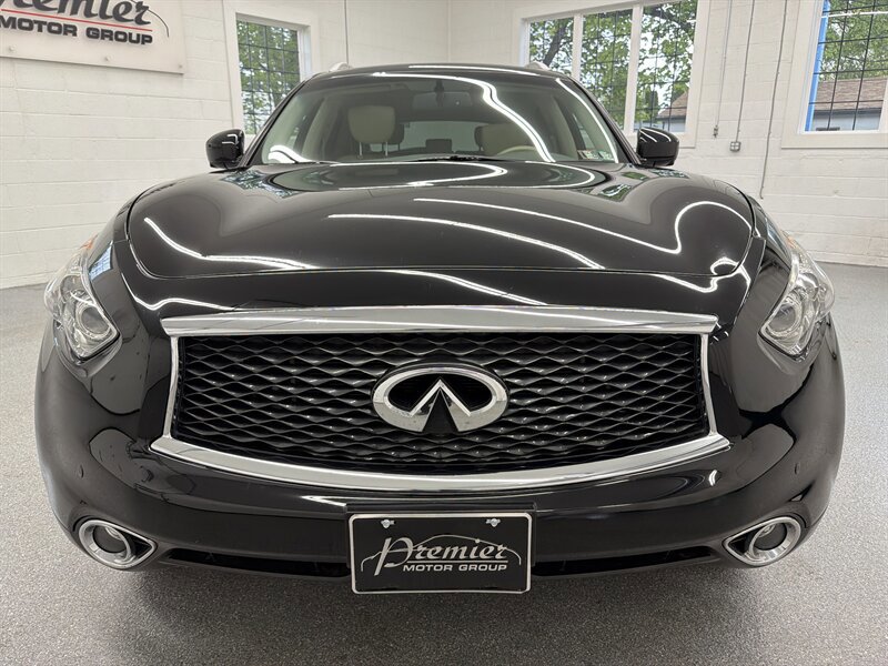 Used 2017 INFINITI QX70 AWD w/ Premium Package image 2