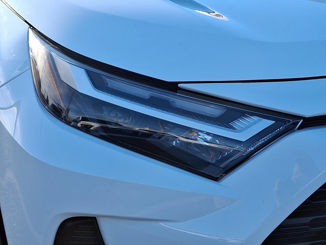 Used 2022 Toyota RAV4 XLE image 9