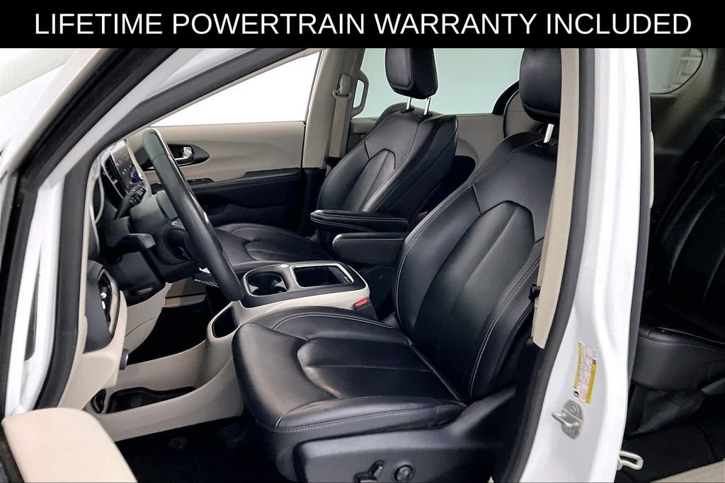 Used 2024 Chrysler Pacifica Touring-L FWD image 32