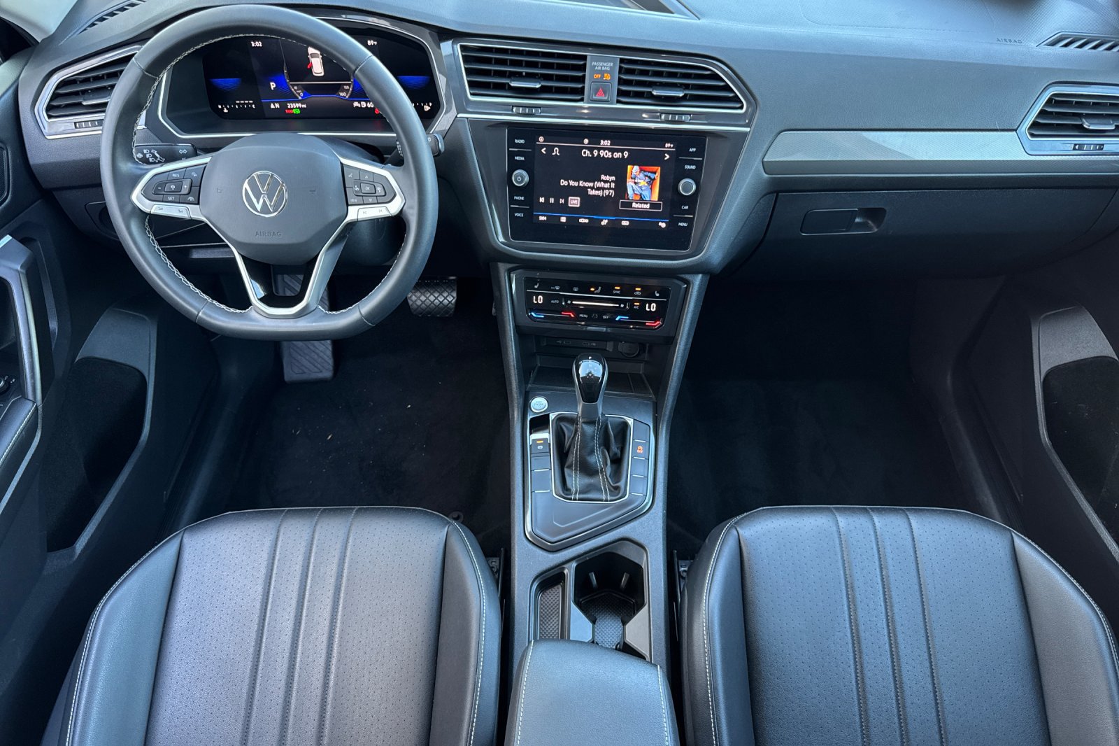 Used 2023 Volkswagen Tiguan SE FWD image 13