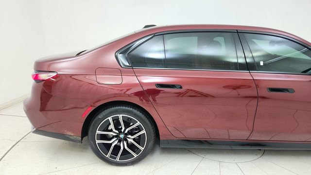 Used 2025 BMW 740i image 7
