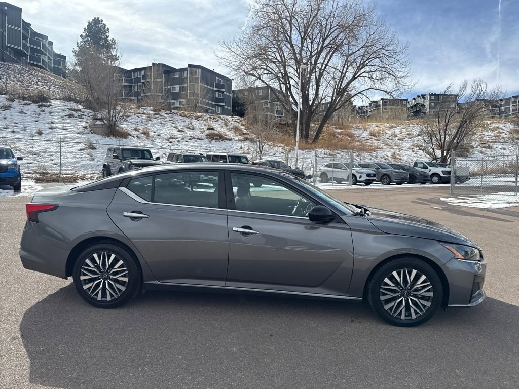 Used 2024 Nissan Altima 2.5 SV image 9