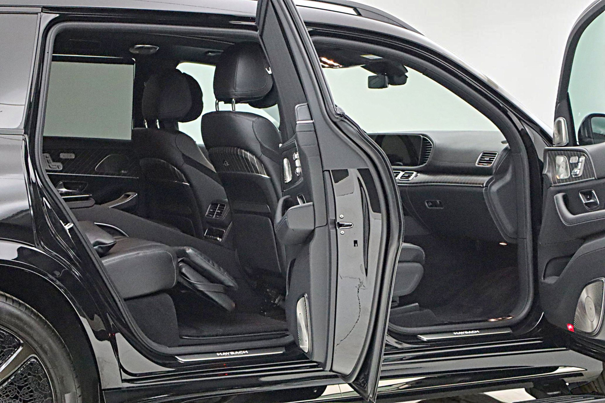 Used 2026 Mercedes-Benz Maybach GLS 600 4MATIC image 13