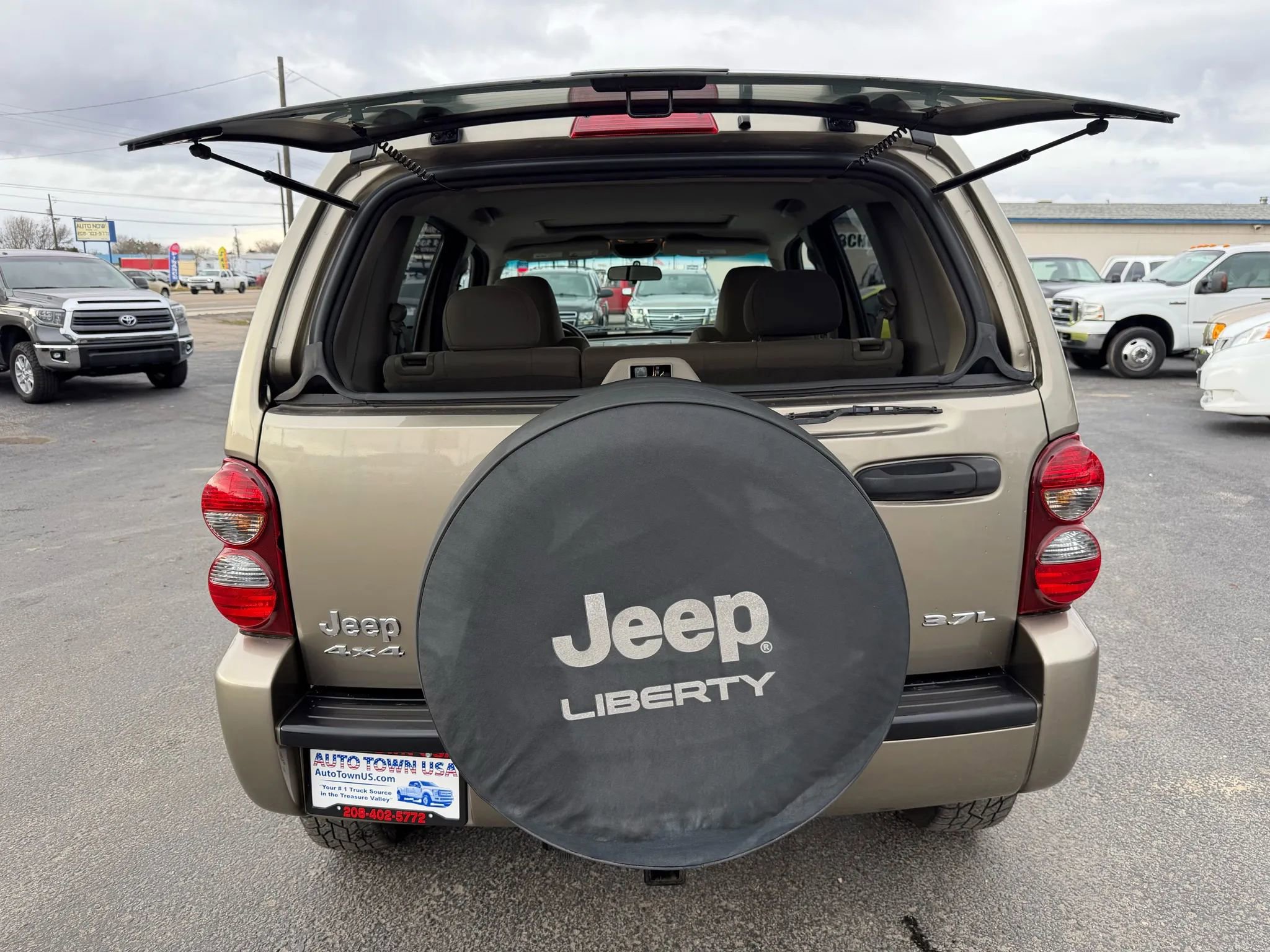 Used 2006 Jeep Liberty Sport AWD/4WD image 3
