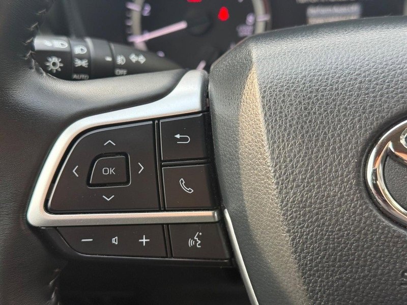 Used 2024 Toyota Highlander LE image 22