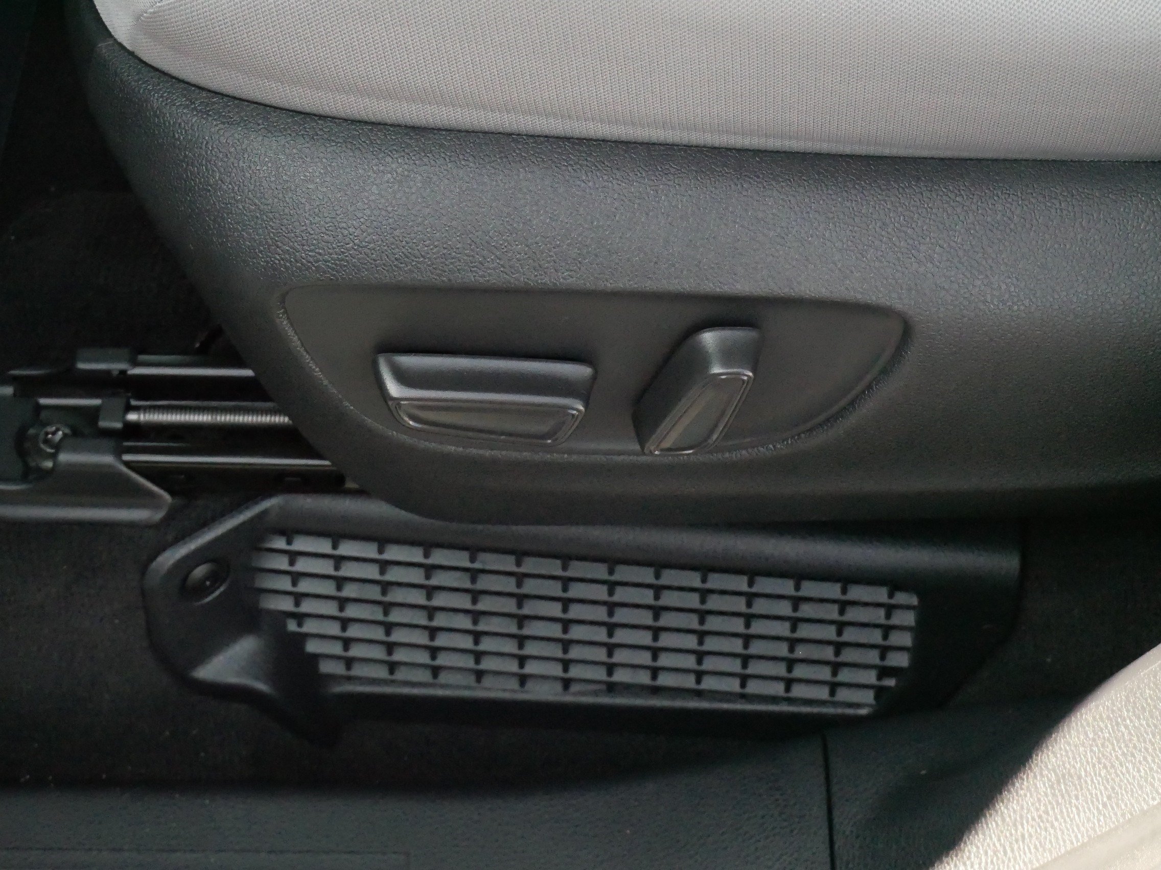 Certified 2025 Toyota Sienna LE FWD image 20