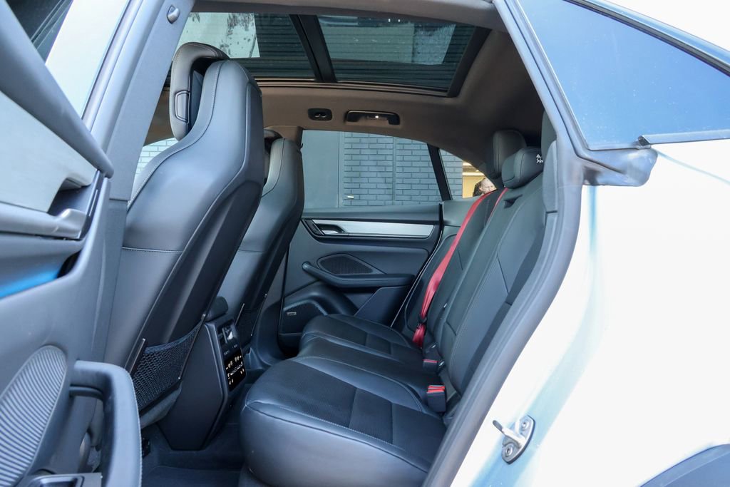 Certified 2025 Porsche Macan 4 Electric image 29