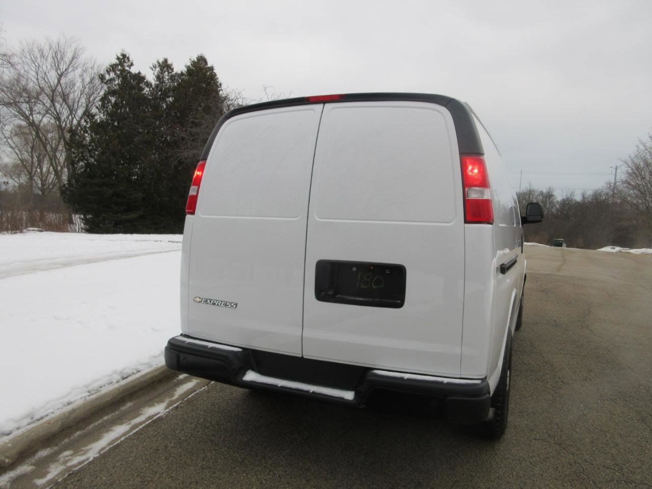 Used 2021 Chevrolet Express 2500 w/ Driver Convenience Package image 9