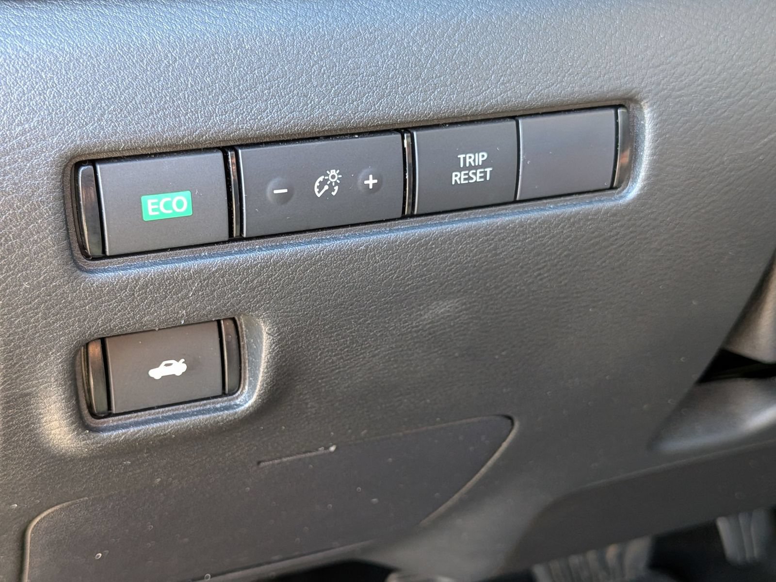 Used 2024 Nissan Sentra SV FWD image 17