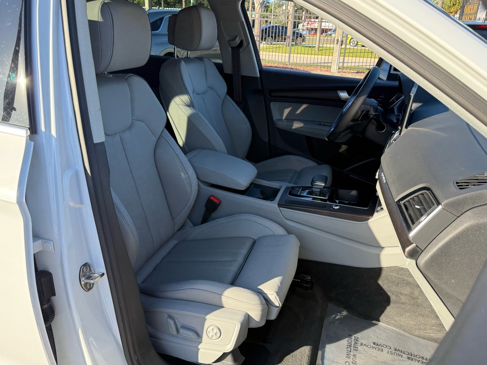 Used 2024 Audi Q5 e Premium Plus w/ Premium Plus Package image 26