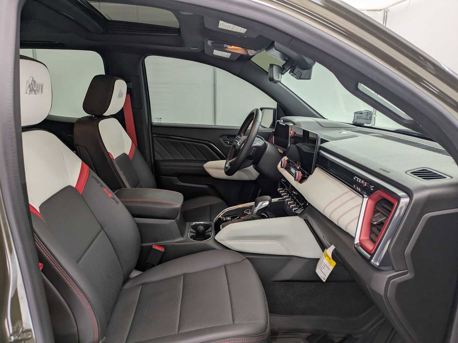 Used 2024 GMC Canyon AT4X w/ AT4X AEV Edition AWD/4WD image 23