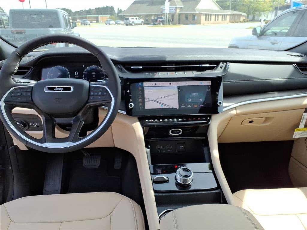 New 2026 Jeep Grand Cherokee L Limited w/ Limited Altitude Package AWD/4WD image 10