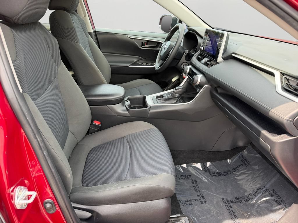 Used 2024 Toyota RAV4 LE AWD/4WD image 8