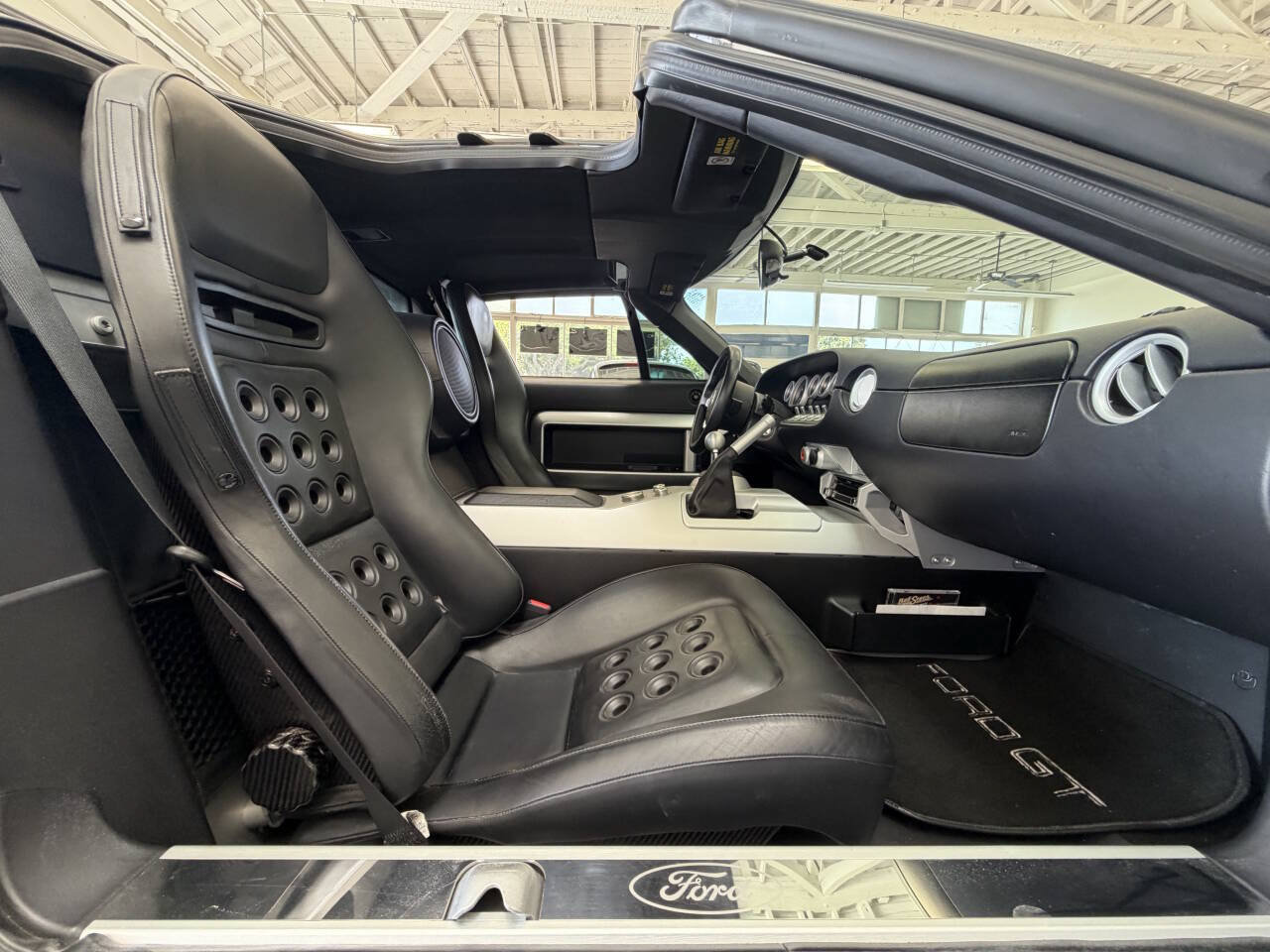 Used 2005 Ford GT RWD image 50