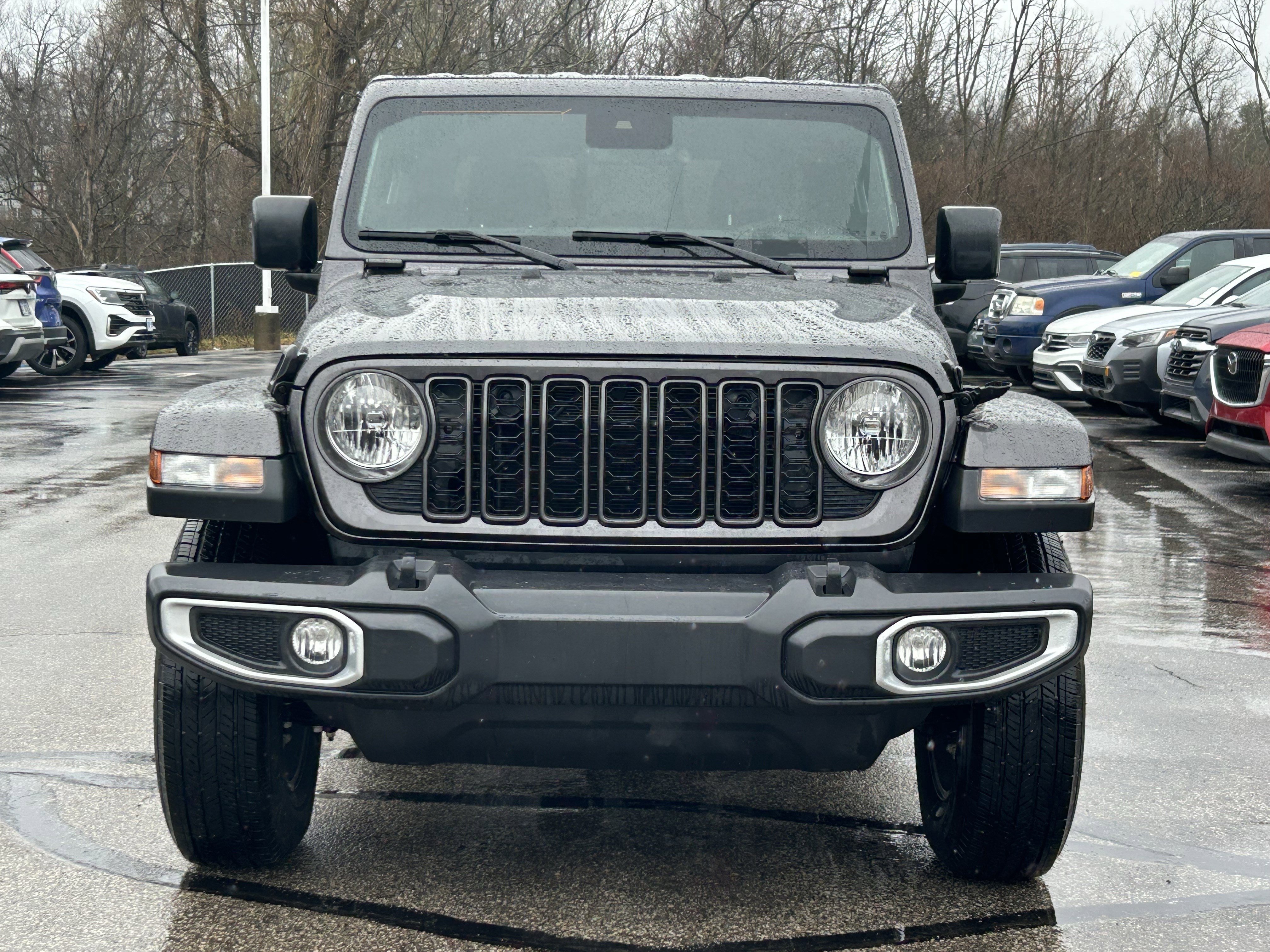 Used 2024 Jeep Gladiator Sport image 2
