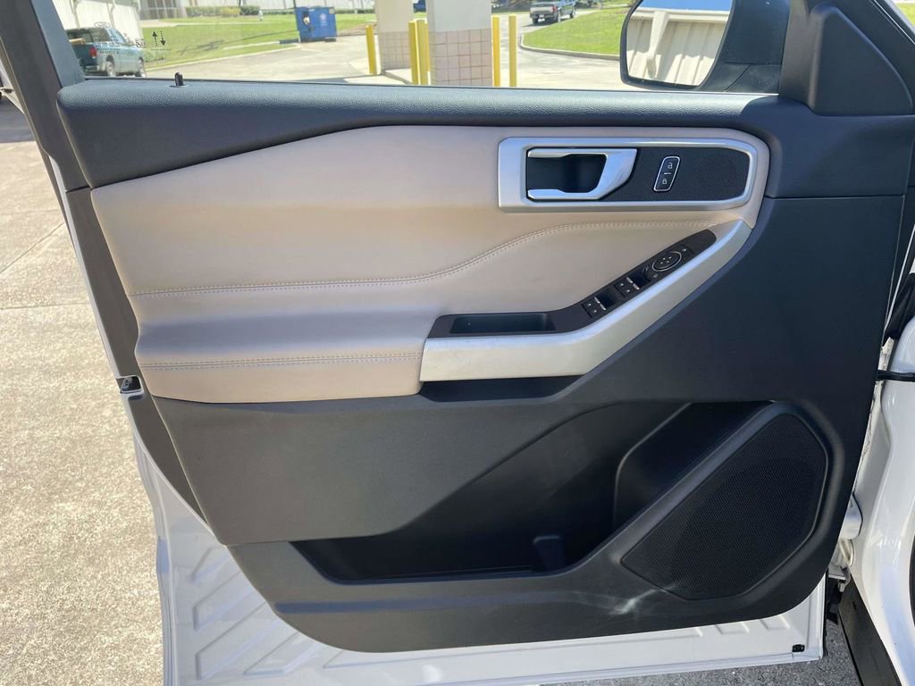 Used 2022 Ford Explorer XLT w/ Equipment Group 202A image 15