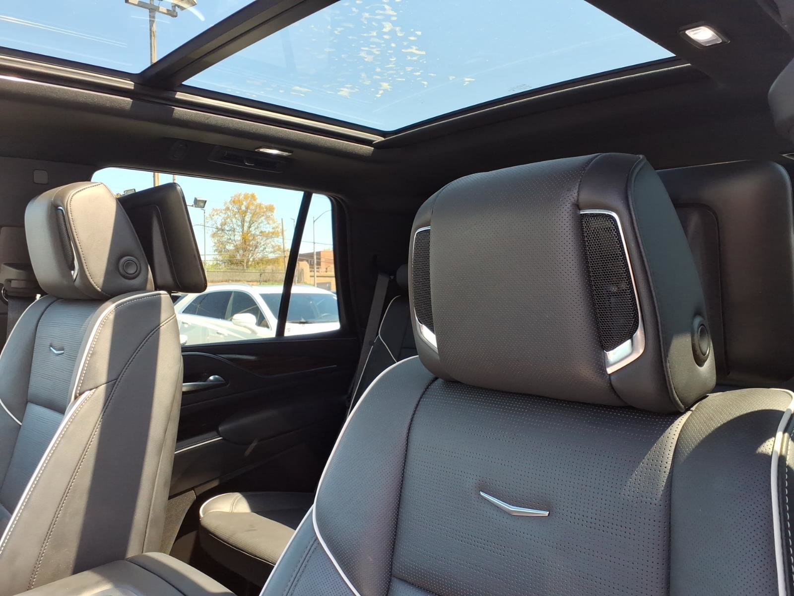 Used 2023 Cadillac Escalade Premium Luxury AWD/4WD image 33