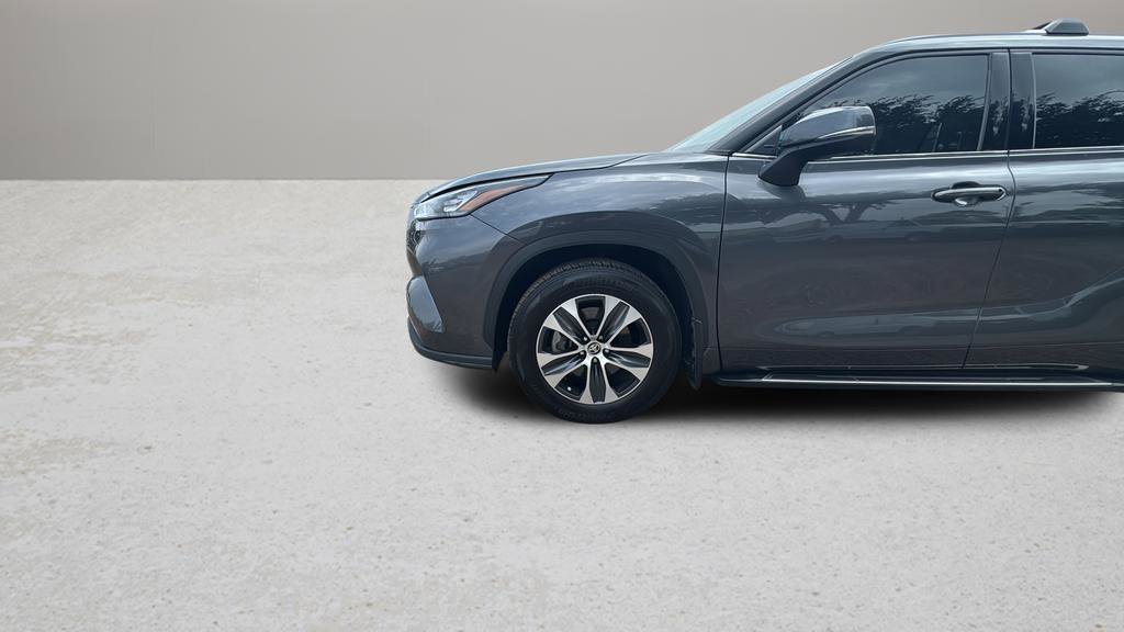 Used 2020 Toyota Highlander XLE FWD image 20