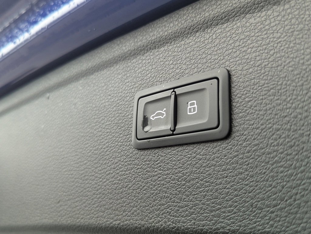 Used 2022 Audi Q5 e Prestige w/ Prestige Package image 34