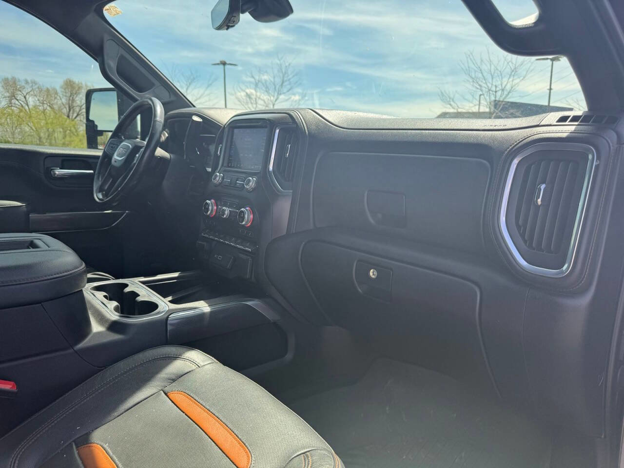 Used 2020 GMC Sierra 2500 AT4 w/ AT4 Premium Package AWD/4WD image 17