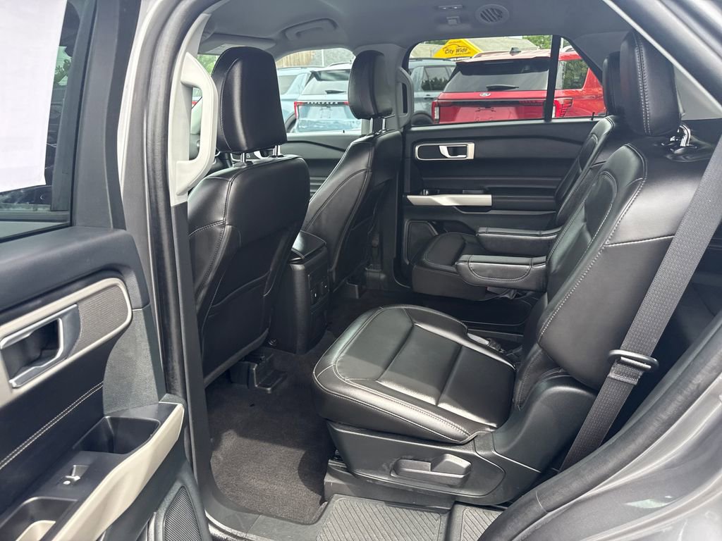 Used 2024 Ford Explorer XLT w/ Equipment Group 202A AWD/4WD image 16