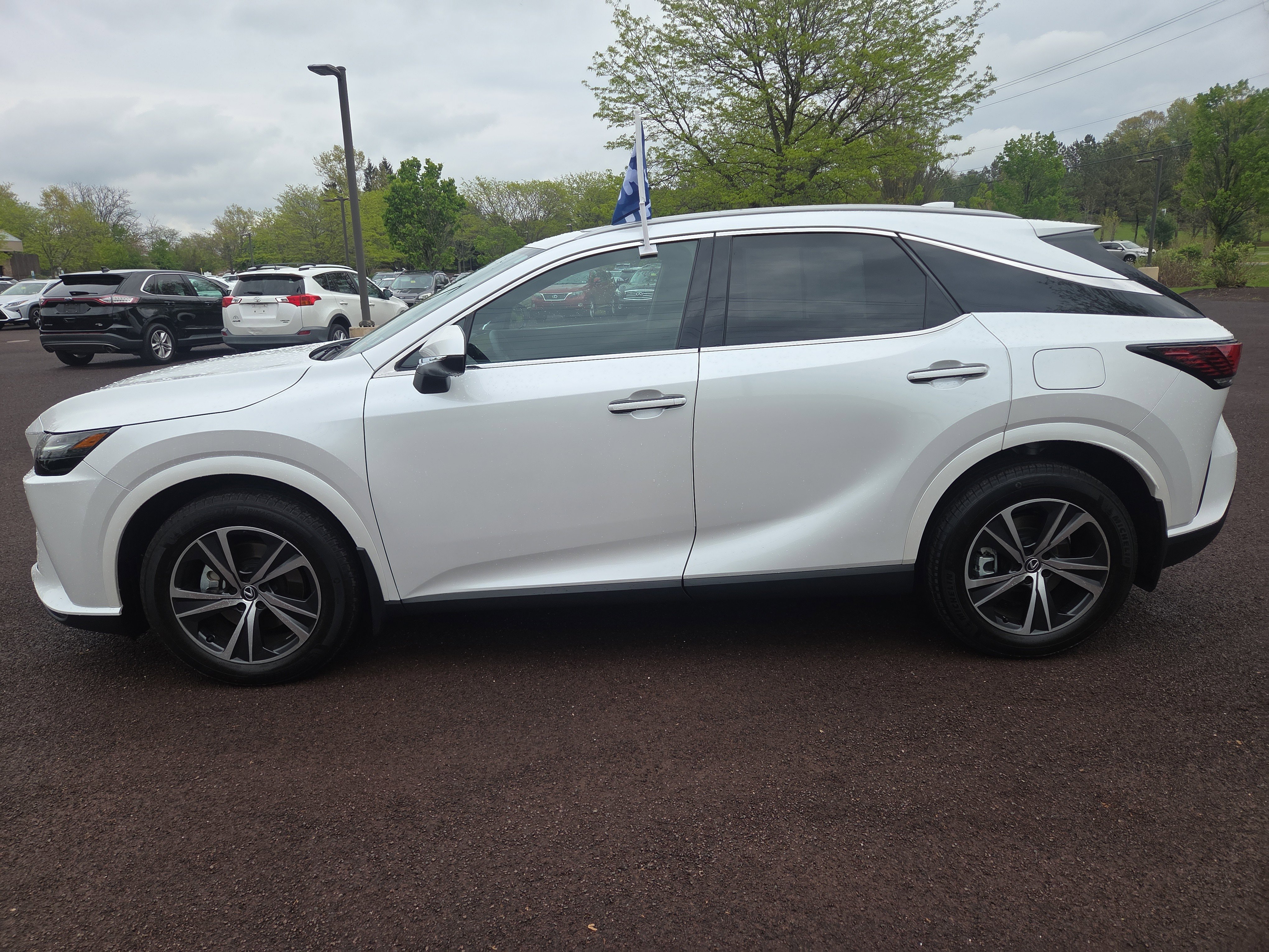 Used 2023 Lexus RX 350 Premium w/ Accessory Package AWD/4WD image 6