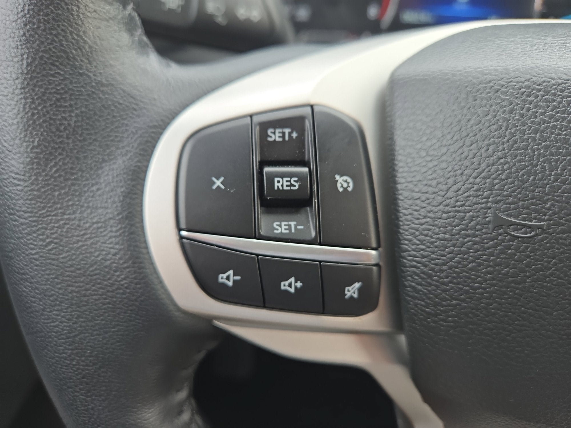 Certified 2023 Ford Explorer XLT w/ Equipment Group 202A AWD/4WD image 14