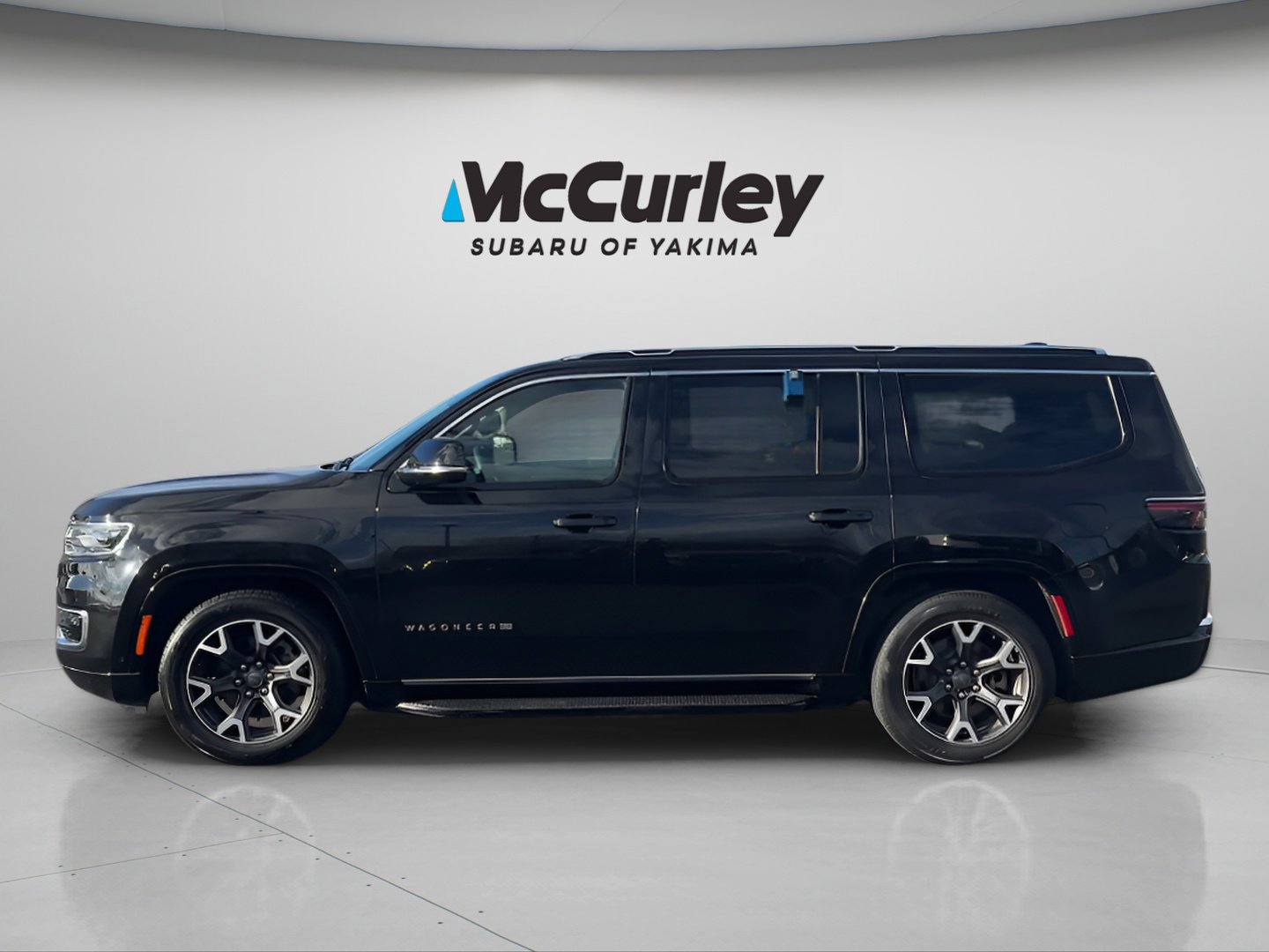 Used 2024 Jeep Wagoneer Series III AWD/4WD image 2