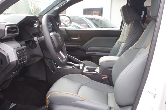 Used 2025 Toyota Tacoma Trailhunter image 27