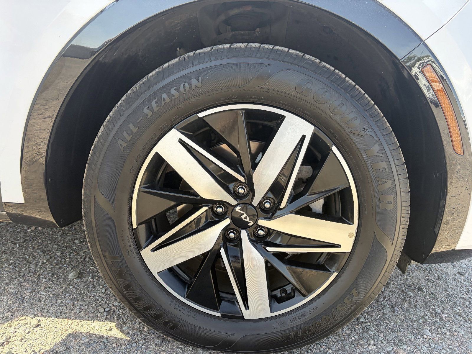 Used 2023 Kia Sorento S w/ Panoramic Sunroof Package image 10