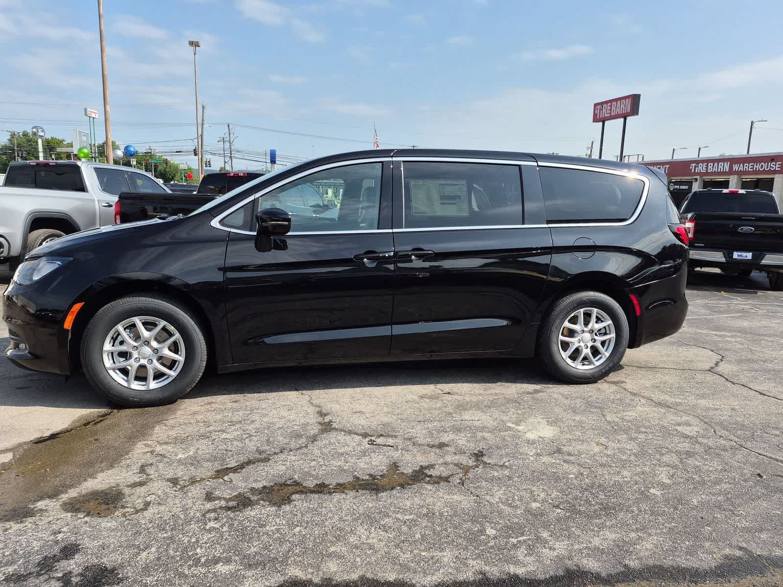 New 2027 Chrysler Pacifica LX FWD image 3