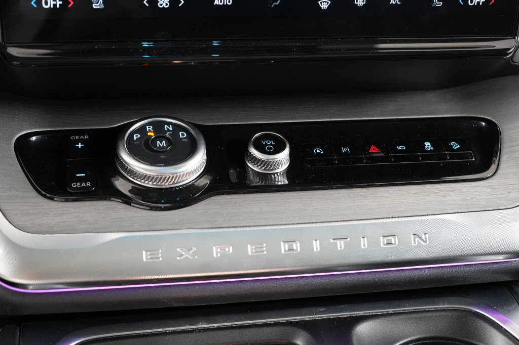 Certified 2025 Ford Expedition Platinum AWD/4WD image 27