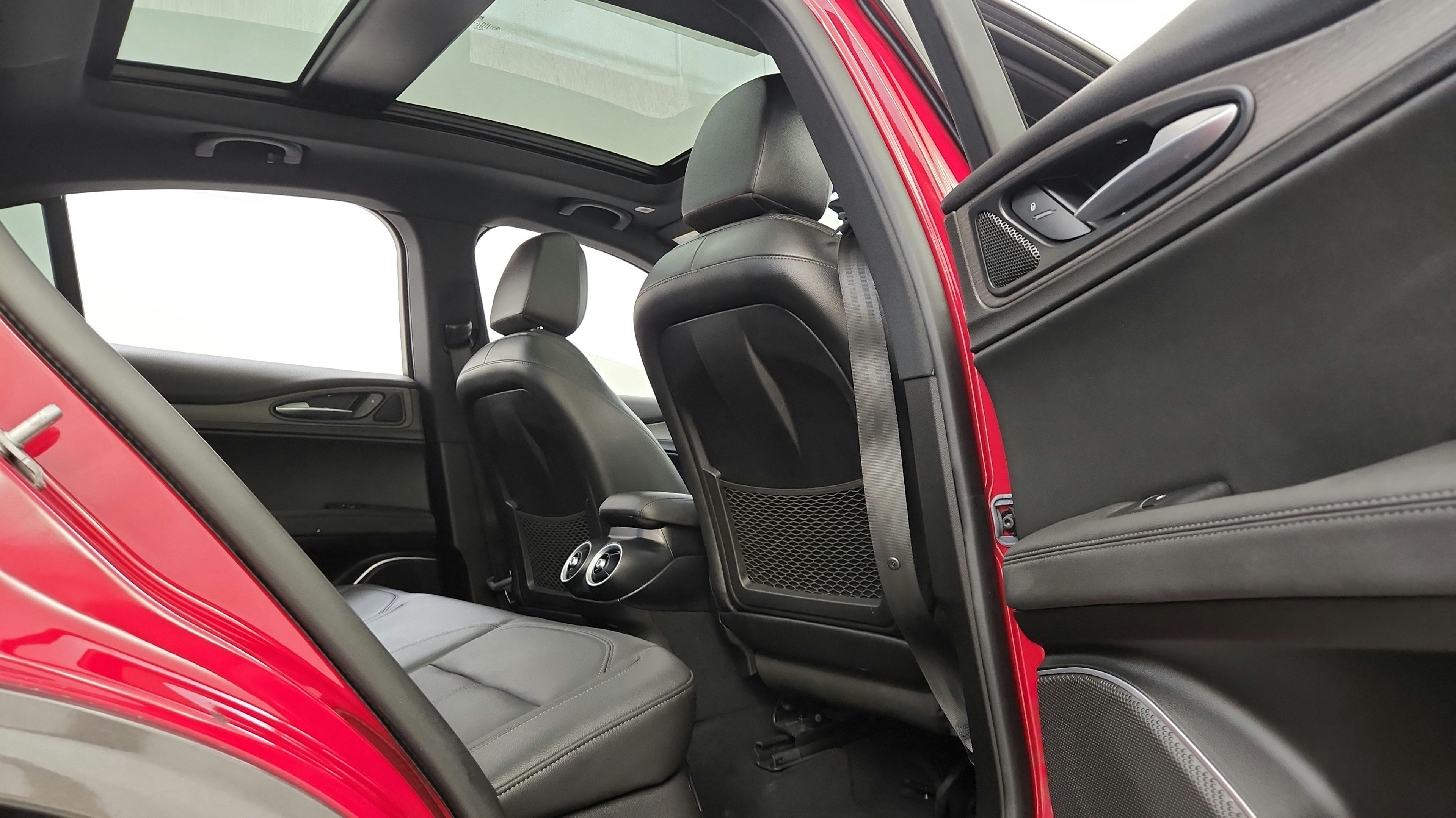 Used 2022 Alfa Romeo Stelvio Ti AWD/4WD image 44