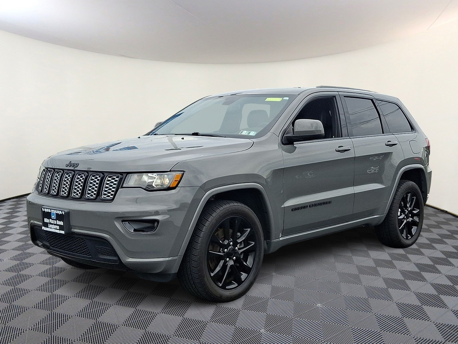 Used 2021 Jeep Grand Cherokee Laredo X AWD/4WD image 3