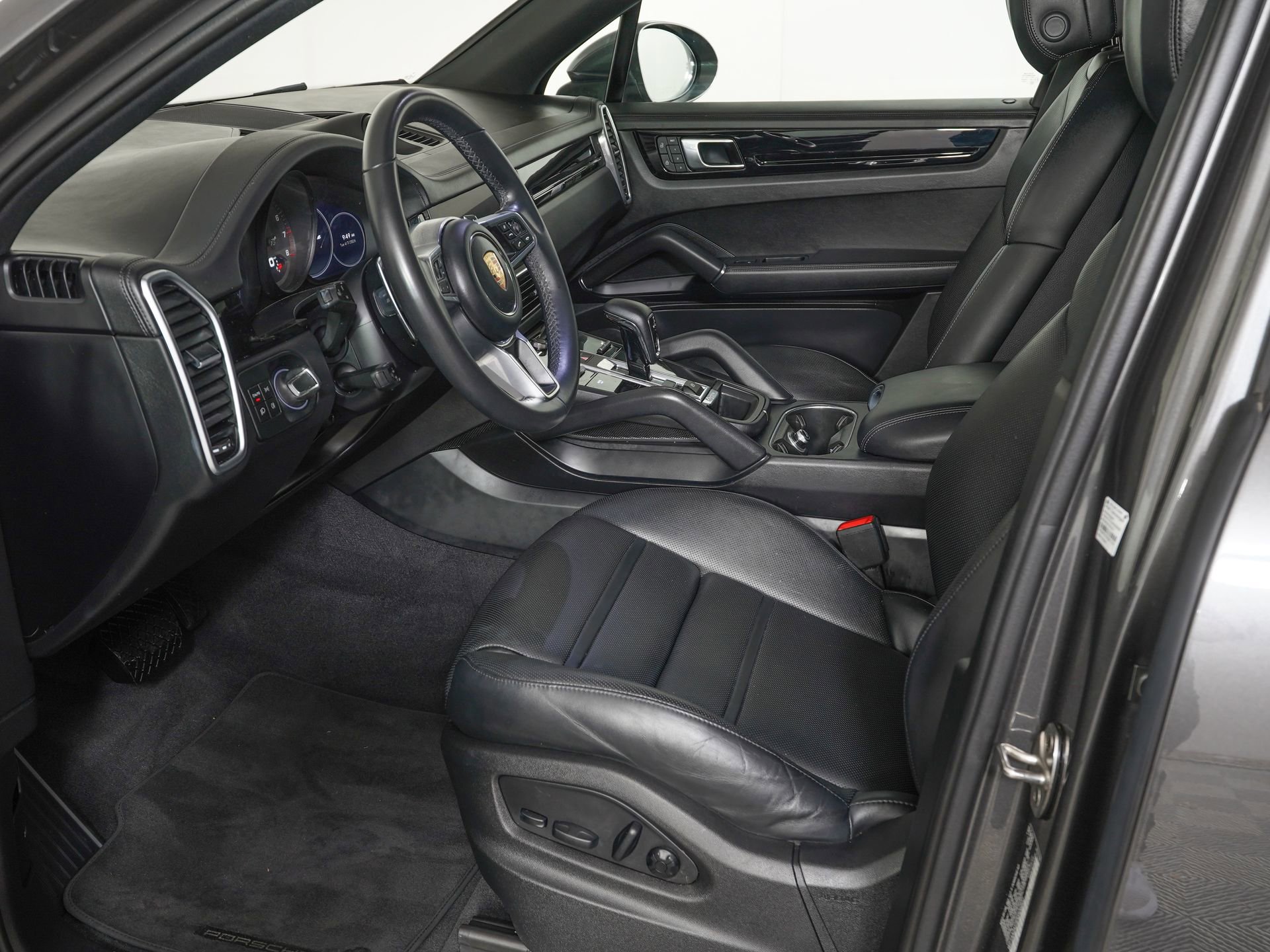 Used 2023 Porsche Cayenne image 14