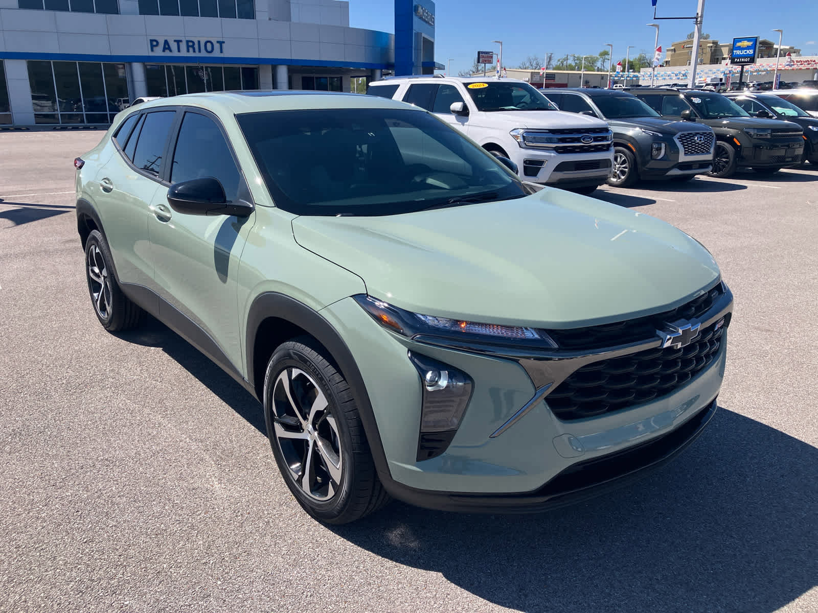 Used 2024 Chevrolet Trax RS w/ Sunroof Package image 1