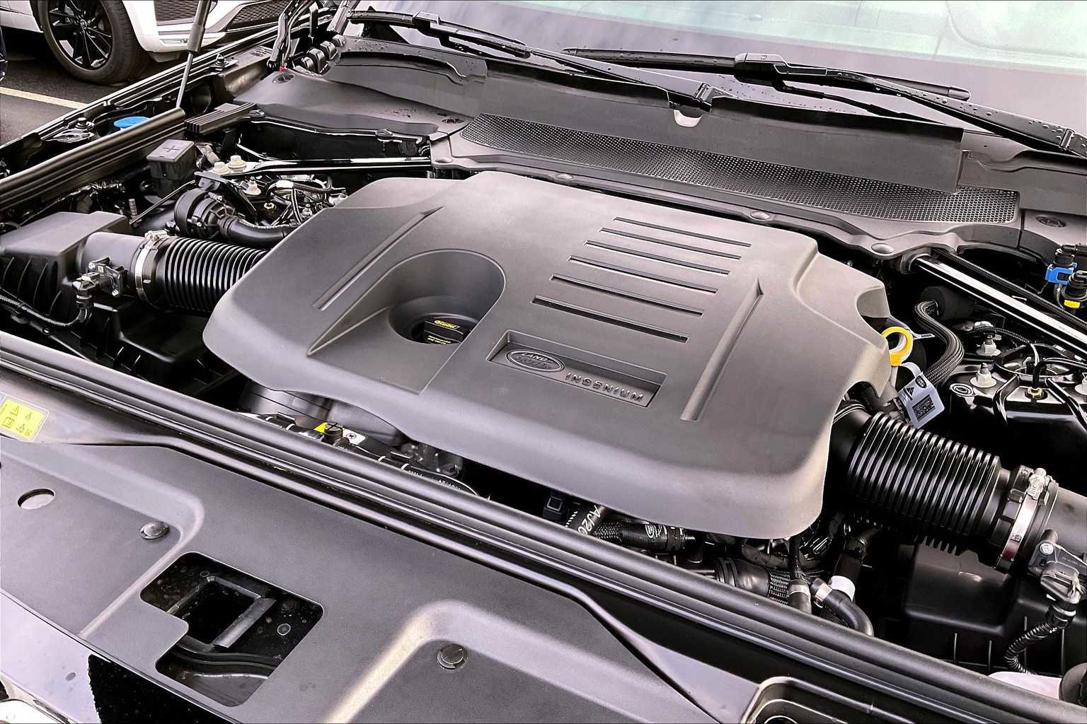 New 2025 Land Rover Discovery Metropolitan Edition image 32