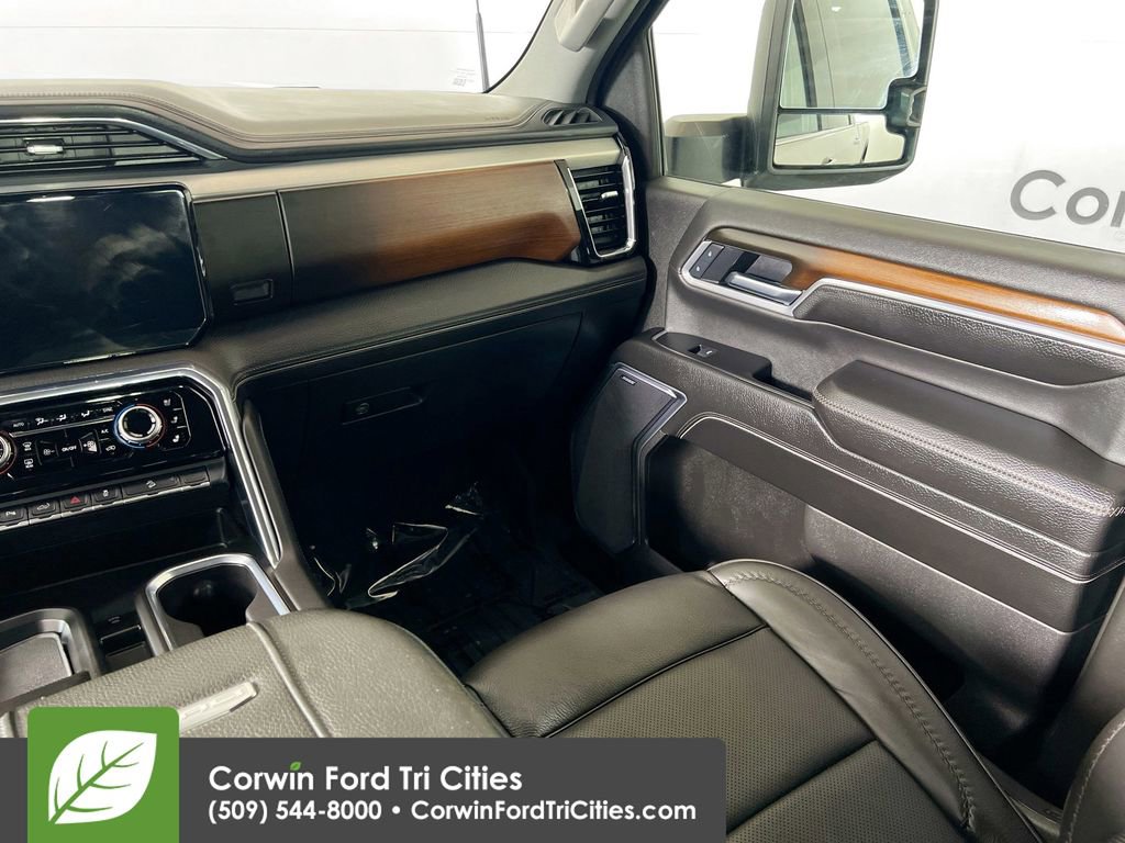 Used 2025 GMC Sierra 3500 Denali image 25