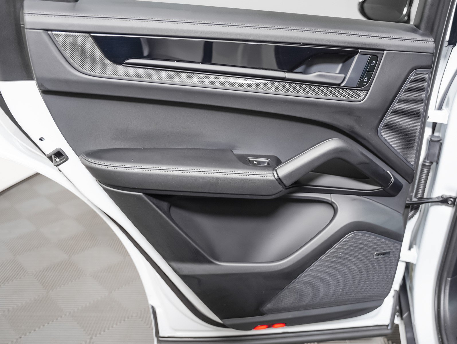 Certified 2025 Porsche Cayenne GTS AWD/4WD image 28