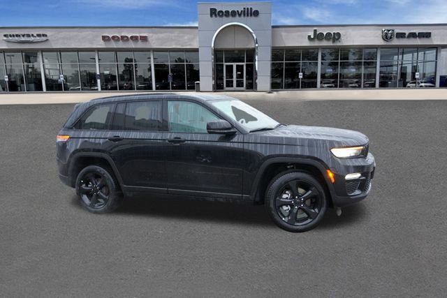 New 2025 Jeep Grand Cherokee Limited w/ Black Appearance Package image 2