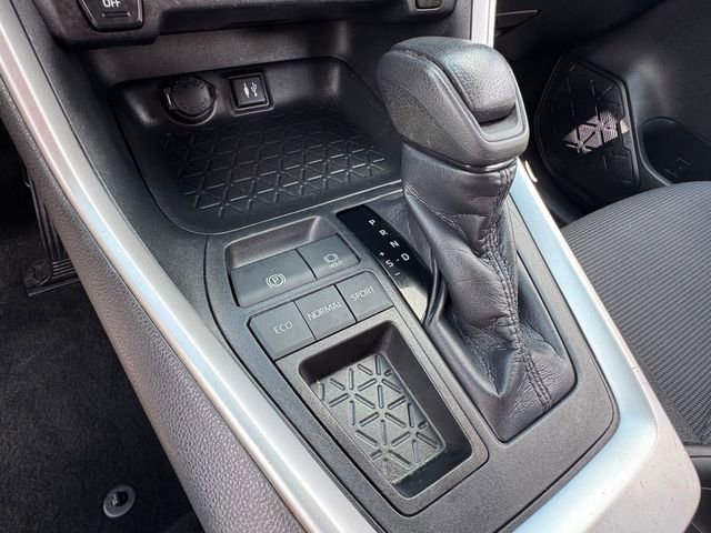 Used 2019 Toyota RAV4 LE w/ Carpet Mat Package image 14