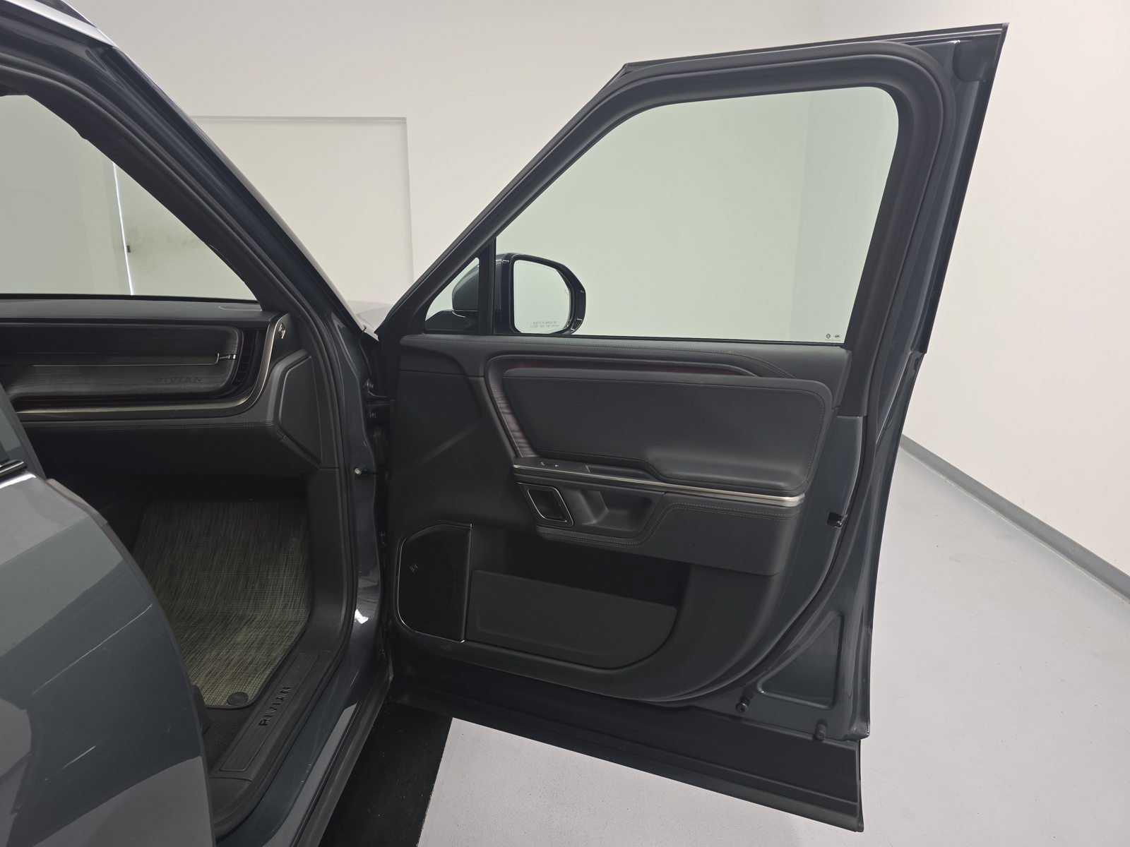 Used 2024 Rivian R1S Adventure Quad AWD/4WD image 18