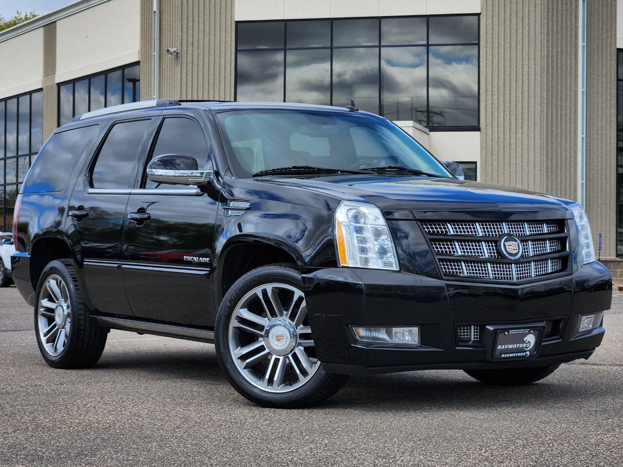Used 2013 Cadillac Escalade Premium AWD/4WD image 33