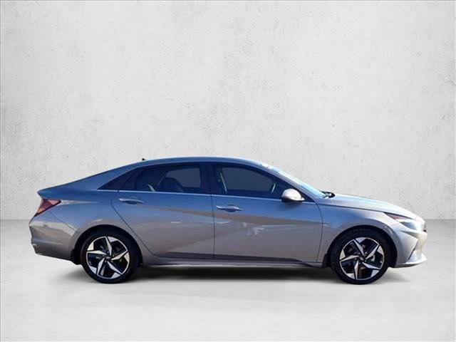 Used 2023 Hyundai Elantra Limited image 5