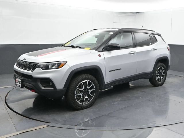 Used 2025 Jeep Compass Trailhawk AWD/4WD image 7