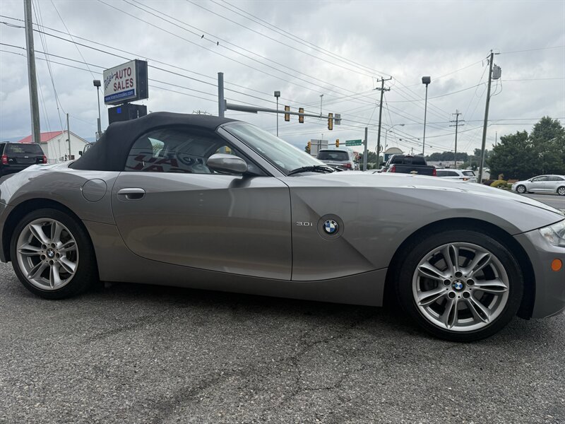 Used 2005 BMW Z4 3.0i RWD image 5