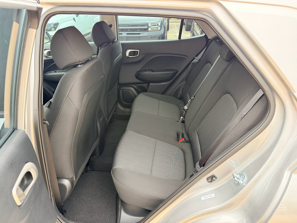 Used 2026 Hyundai Venue SE FWD image 24