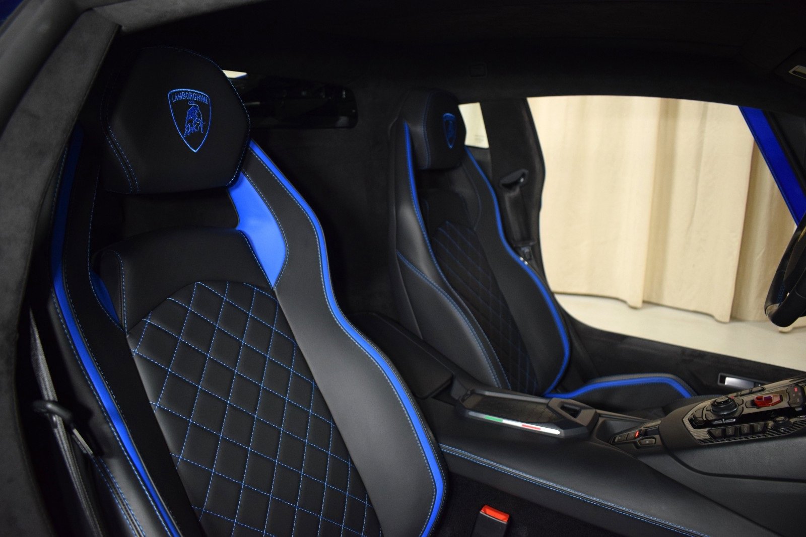 Used 2019 Lamborghini Aventador S image 19