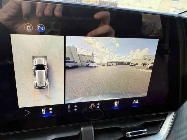 Used 2025 Chevrolet Equinox LT w/ Safety and Technology Package image 40