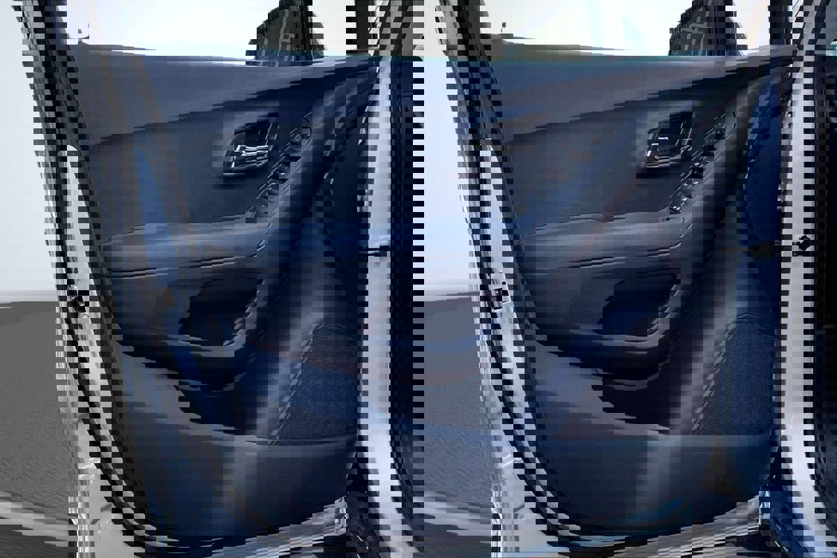 Used 2019 Chevrolet Trax LT w/ Redline Edition image 23